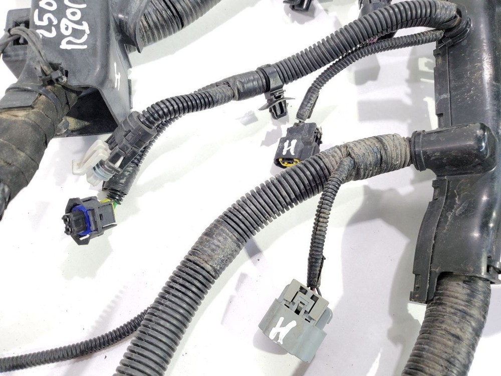 2011 Hyundai Genesis OEM 3.8L Automatic Engine Harness One Broken Wire
