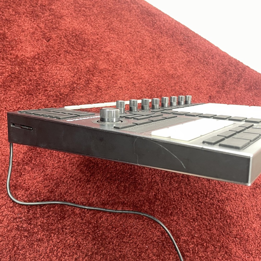 Native Instruments MASCHINE+ Plus HW Standalone Drum Sampler Controller *VIDEO