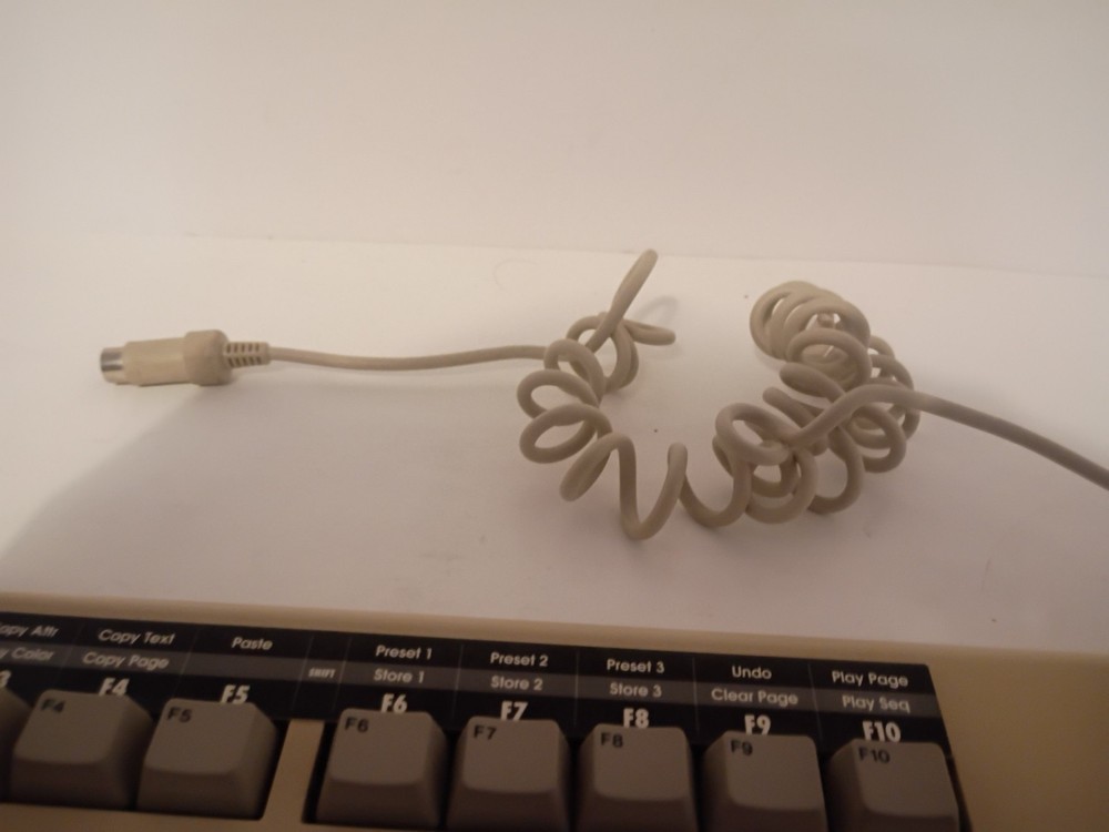 Commodore Amiga Computer Keyboard KKQ-E94YC -2000/3000 - Clean Untested