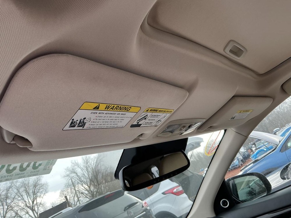 OUTLANDER 2017 Glove Box 4949592