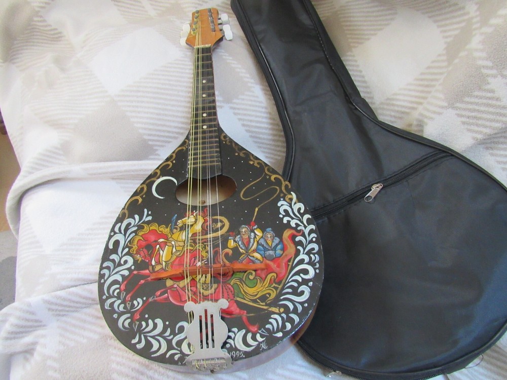 MANDOLIN