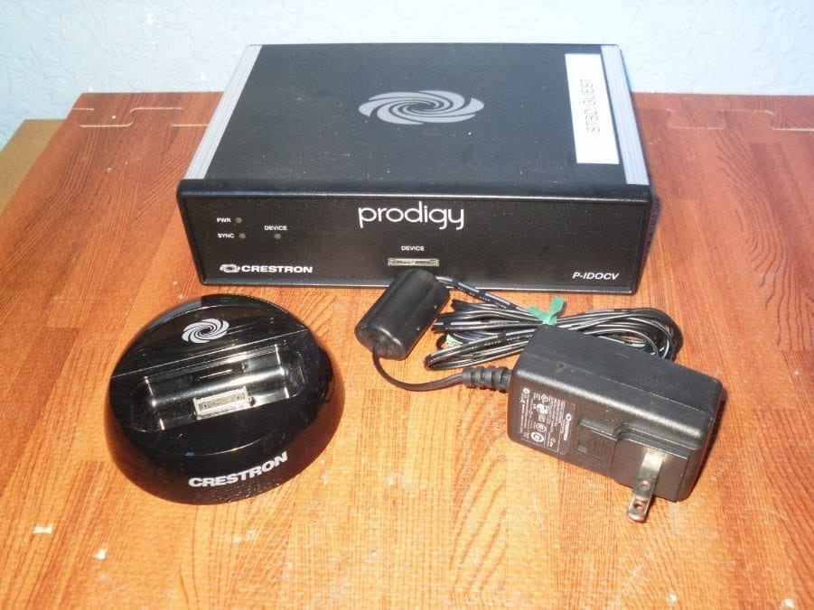 Crestron P-IDOCV with Module, Dock, Power Cable, Missing Cable between Dock&Mod
