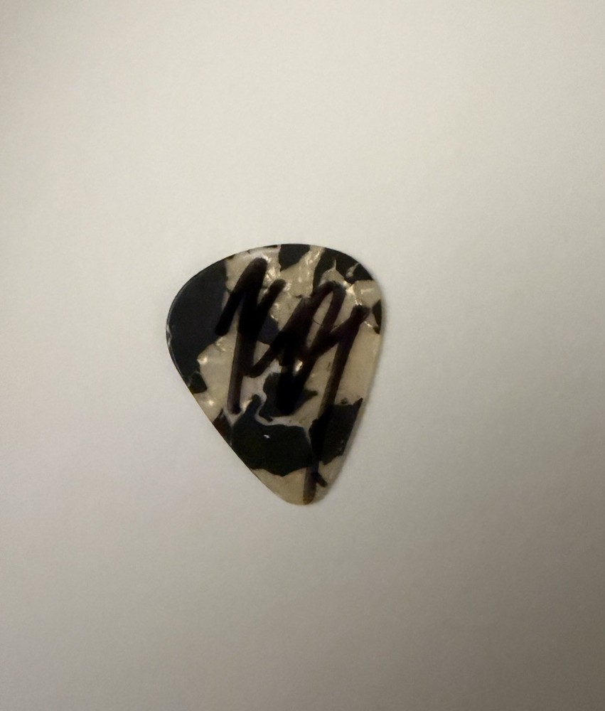 Kenny Chesney Signed Autographed Guitar Pick
