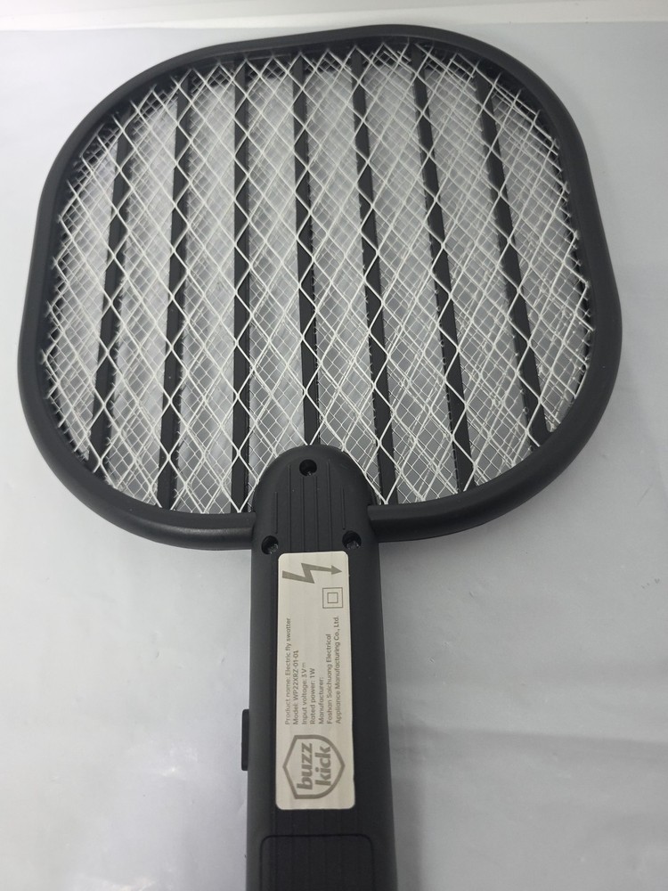 Electric Fly Swatter BUZZKICK Bug Zapper Racket. Model WP22xrz-01-01