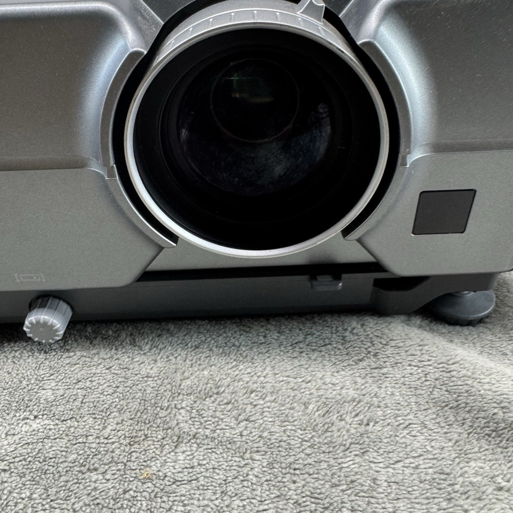 Sharp XG-C330X 3LCD Projector 3300 ANSI With Remote