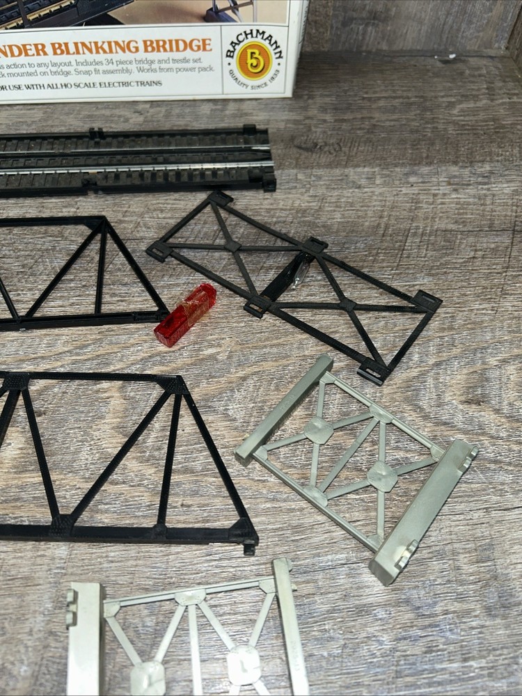 Bachmann HO Scale Over/Under Blinking Bridge Used W/Box