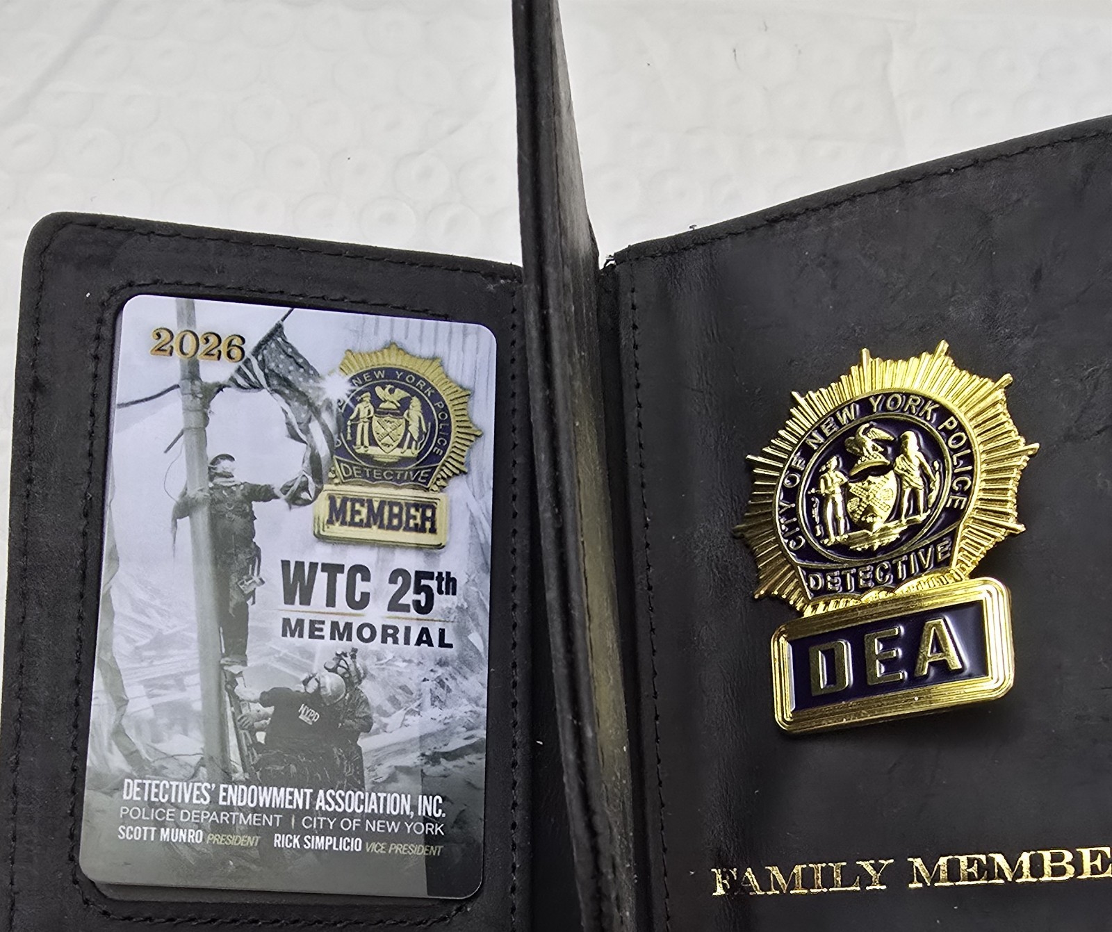 NYPD Detective Family Member Wallet With Mini Badge Replica And Detective...