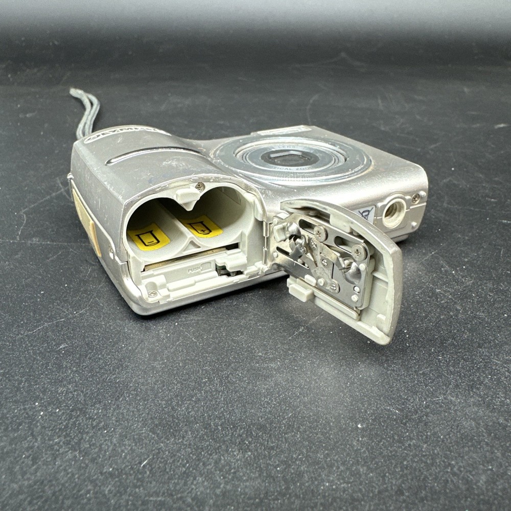 Olympus FE-270 7.1MP Digital Camera, Silver - Tested