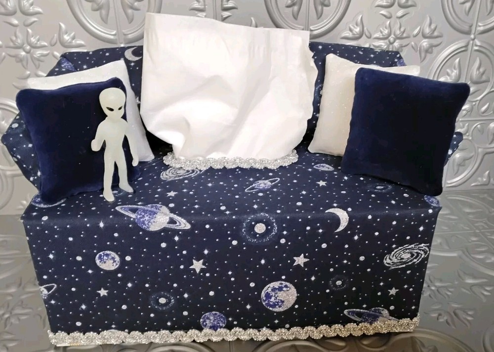 Alien Sofa Tissue Box Cover Free Tissues