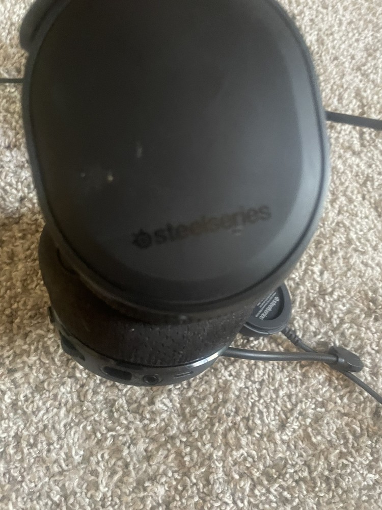 Arctic 7 Wireless Headset Used