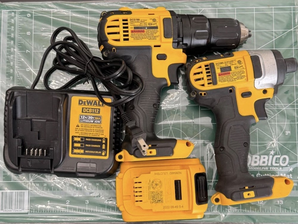 Dewalt 20V 1/4" 1/2" DCD780 DCF885 2-Drill Combo Kit