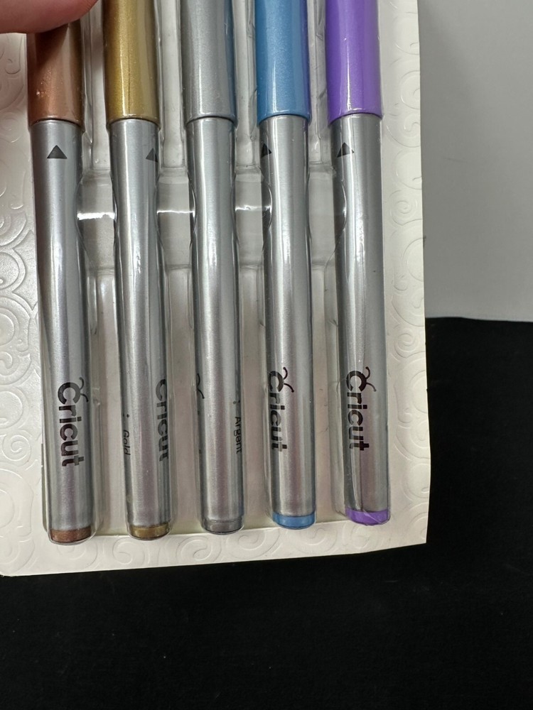 Cricut Explore Metallic Pen Set Medium Point 5 Pack Cricut Machines Package Open