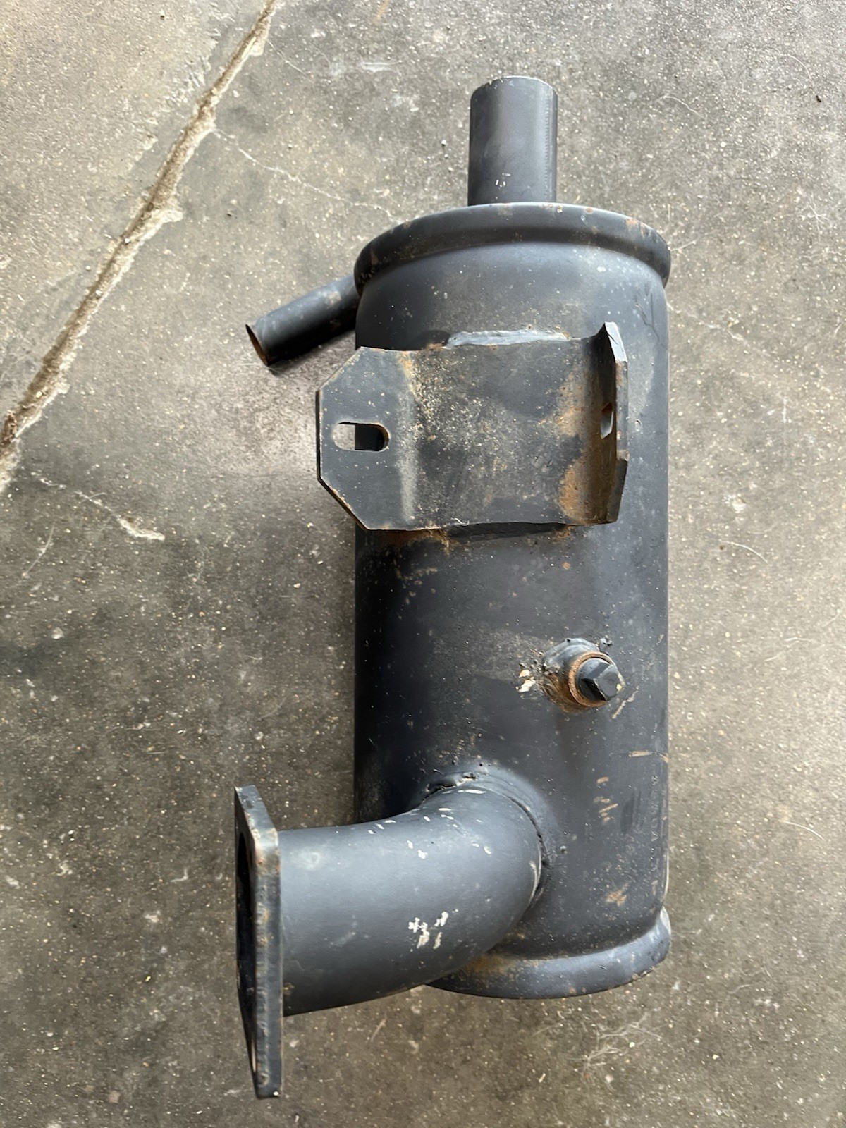 Muffler fits LS140 LS150 LX465 LX485 New Holland skid steer, NEW, OEM 86504531