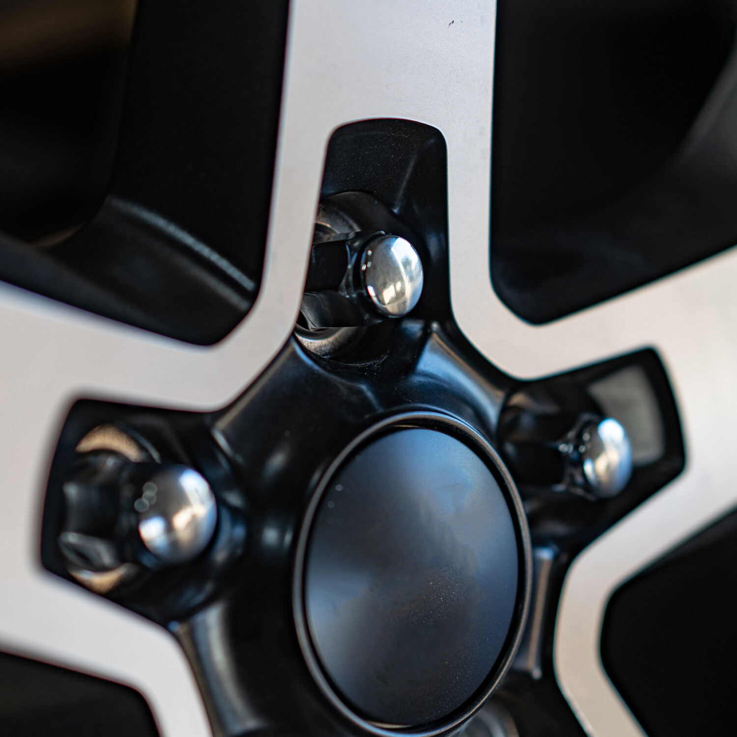 20 1/2"-20 Chrome Lug Nuts Acorn Bulge Fits Jeeps Grand Cherokee Commander