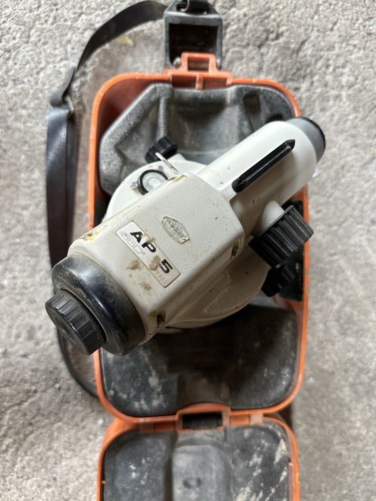 Nikon AP-5 Builders Auto Level & Case