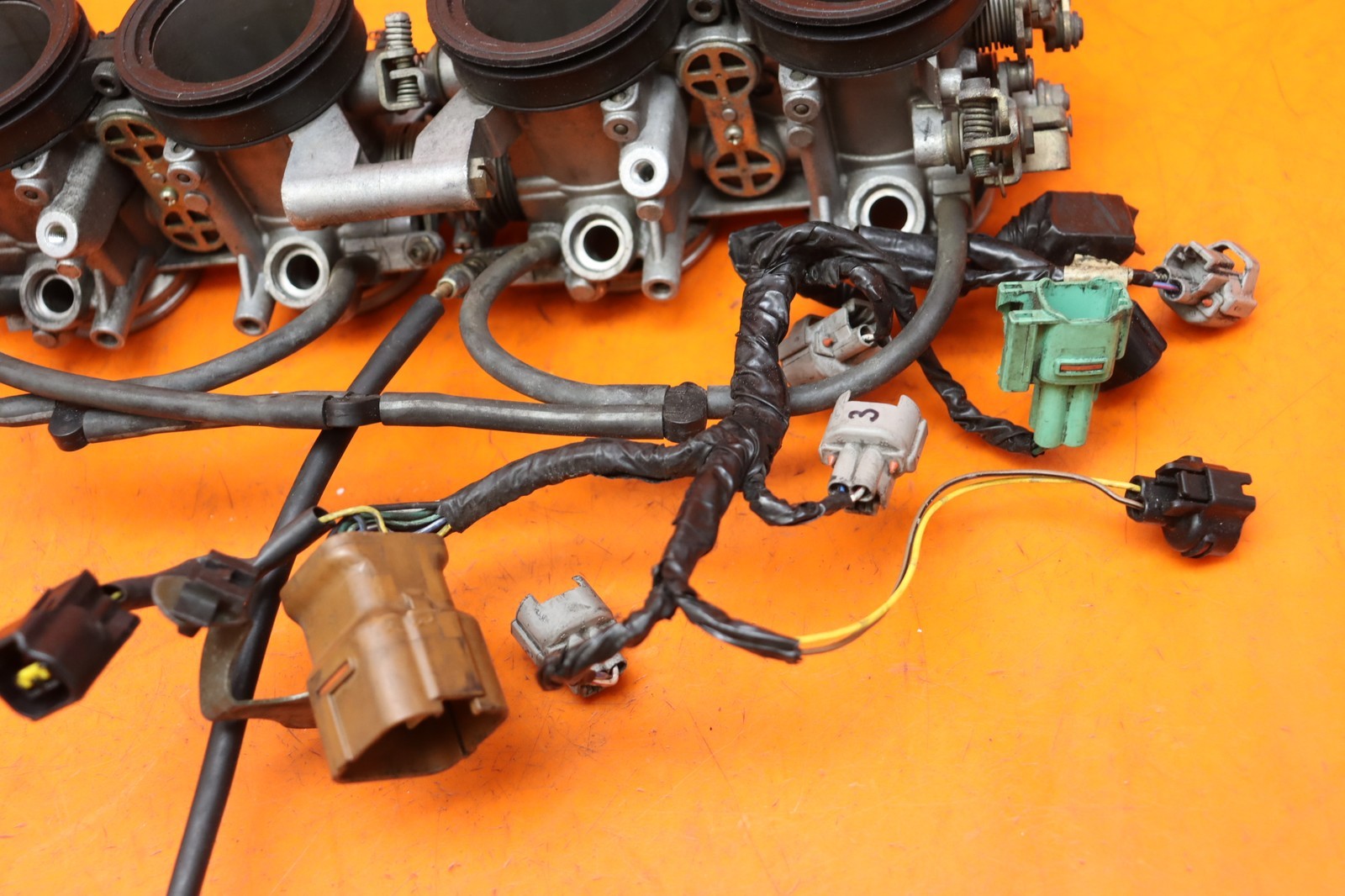 2004-2005 KAWASAKI NINJA ZX10R OEM MAIN FUEL INJECTORS / THROTTLE BODIES