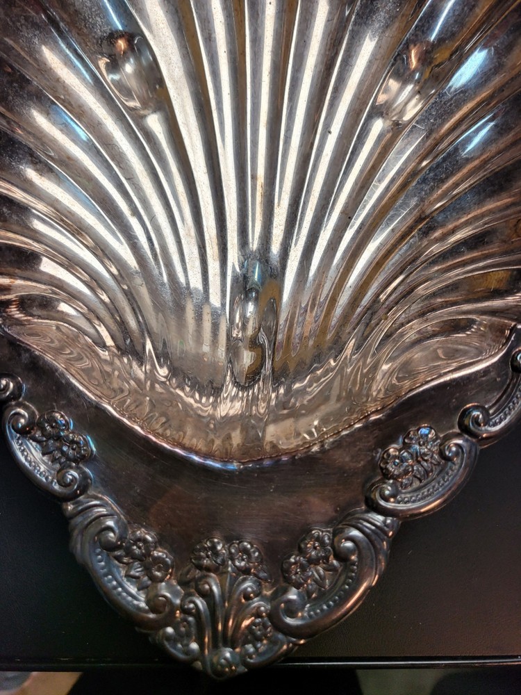 Vintage Large Elegance E.P. Steel Clam Dish with Rosebud Trim READ!! 14"×11 5/8"