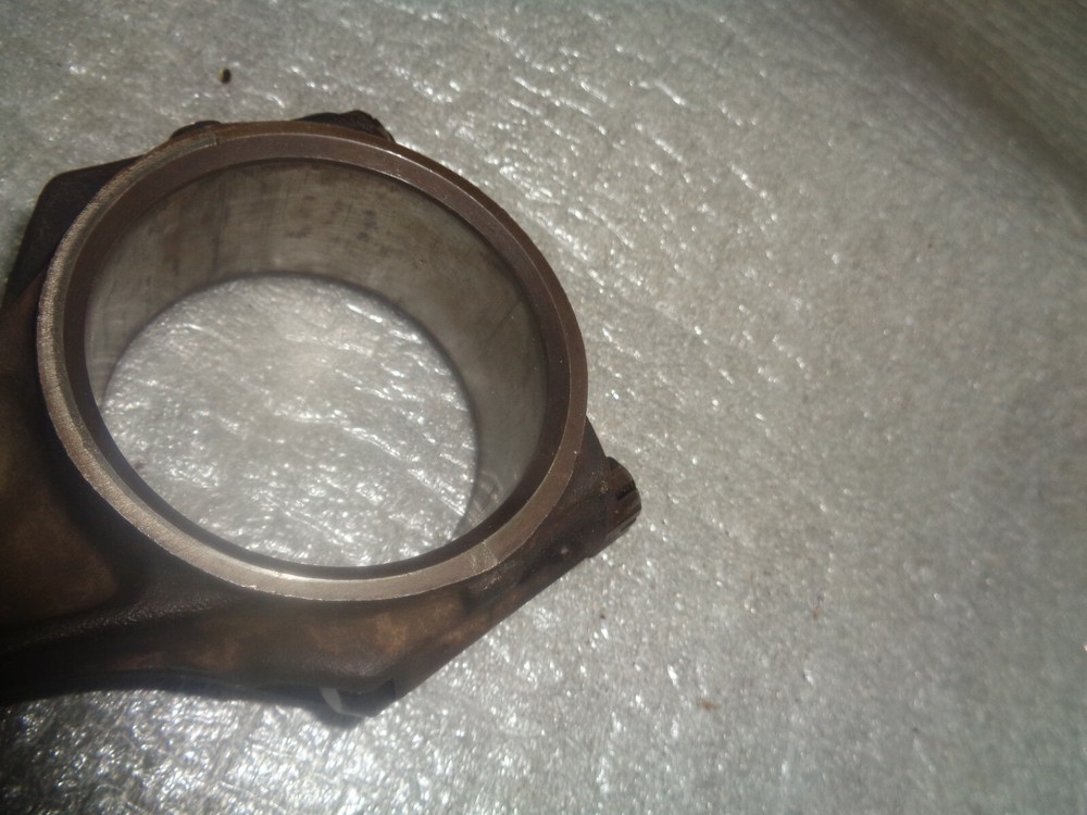 JOHN DEERE 1010 / 2010 CRAWLER / DOZER / TRACTOR. ENGINE CONNECTING ROD.