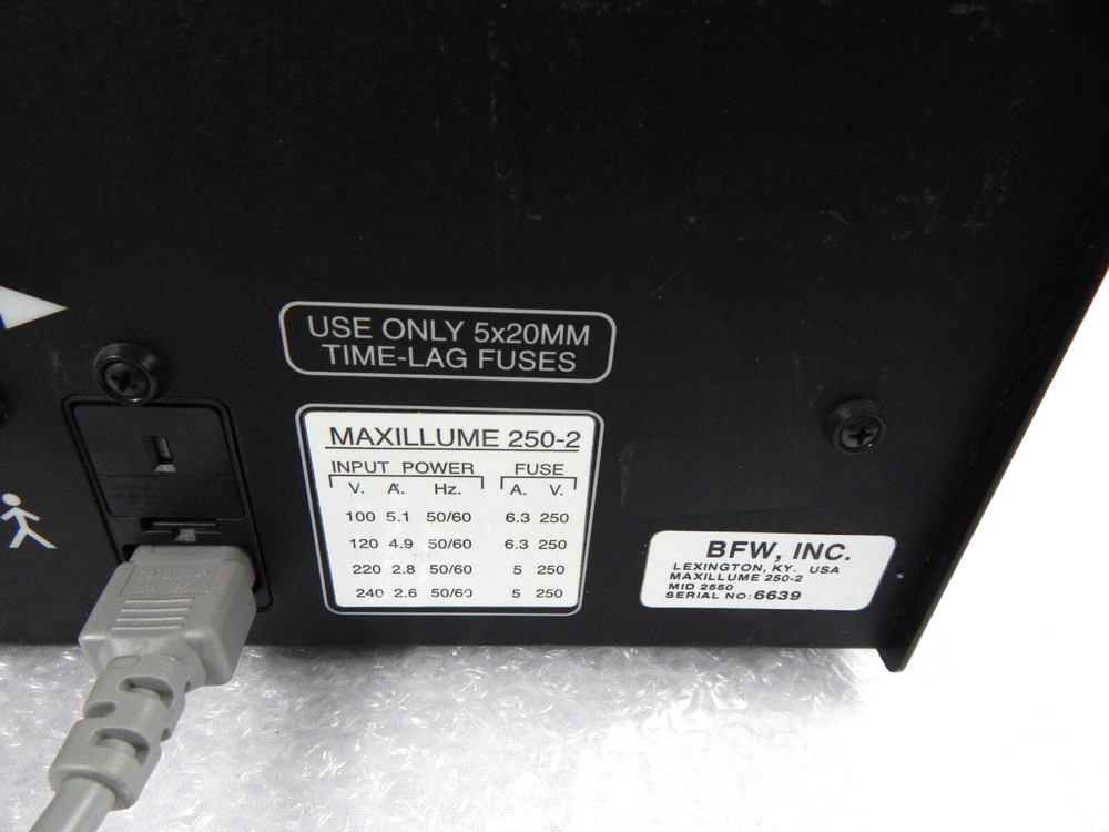 BFW MAXILLUME 250-2 LIGHT SOURCE