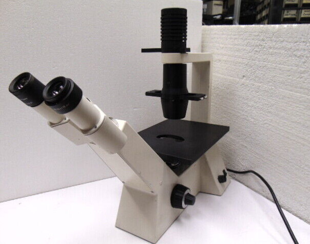 ZEISS AXIOVERT 25 INVERTED TRANSMITTED LIGHT MICROSCOPE W/ HAL. 6V / 30W LIGHT