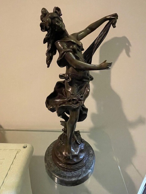 Auguste Moreau Figural Bronze - En Vedette - Signed