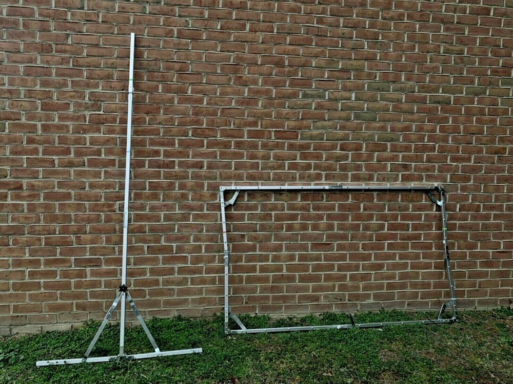 Draper Cinefold 74” x 44” Frame With Hardshell Case Excellent Condition