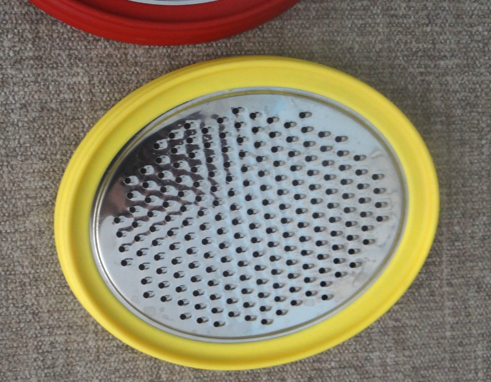 EUC 2 CUP PLASTIC MEASURING CUP WITH THREE INTERCHANGALBE GRATERS / SEALED LIDS