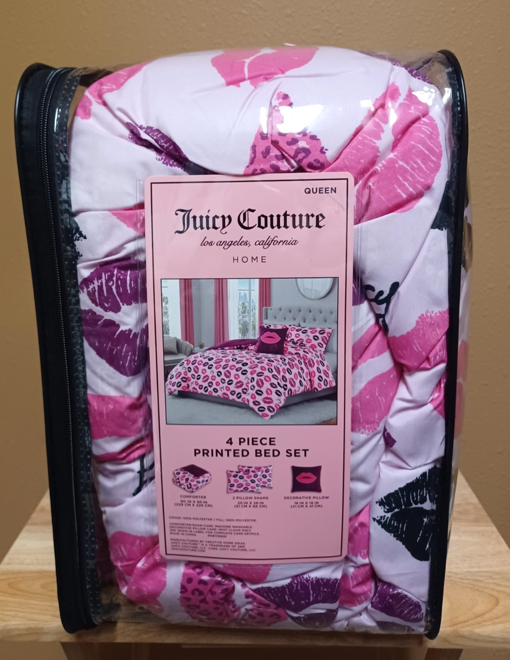 Juicy Couture Kisses,Lips,Logos 4 pc QUEEN Comforter set Pink/Black/Purple