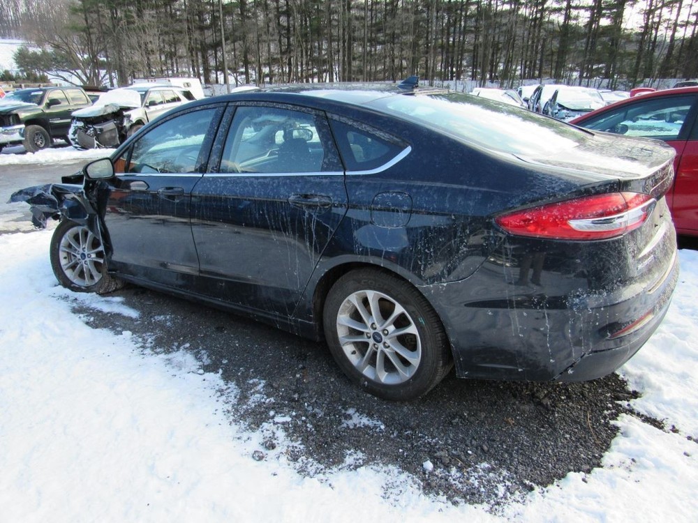 FUSION 2020 Glove Box 1022907