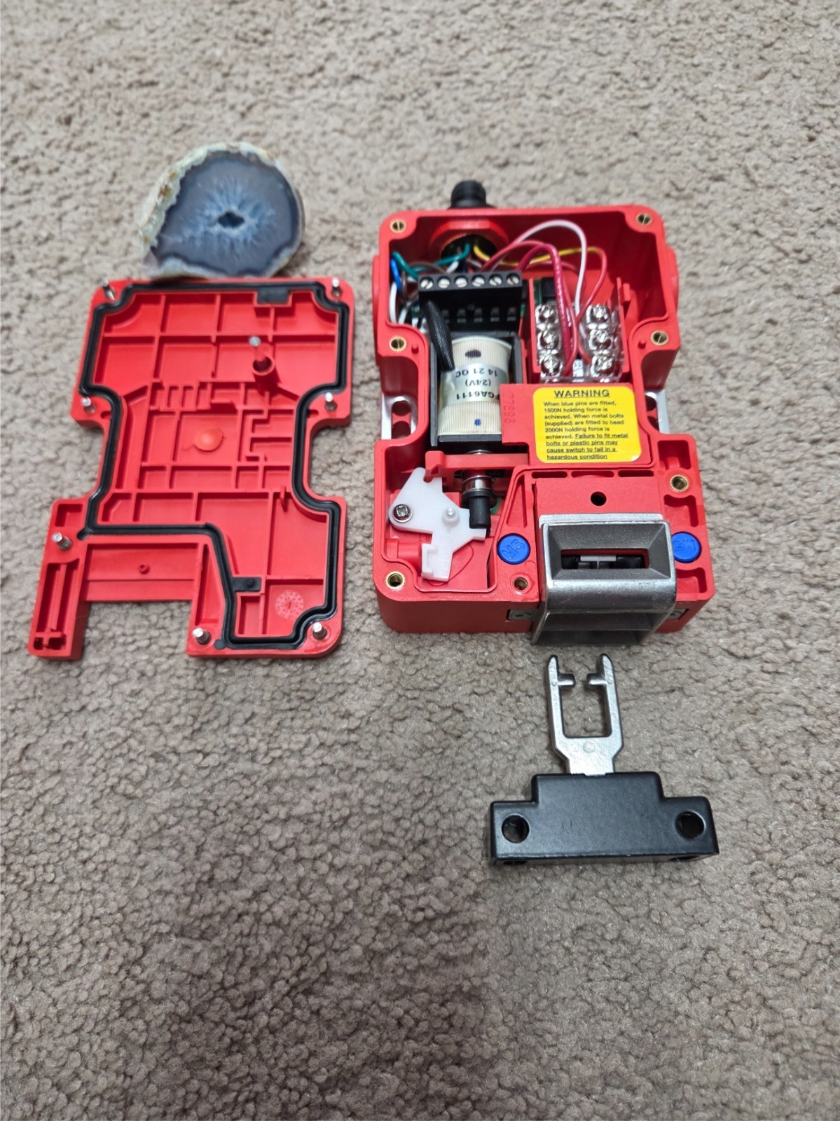 Allen Bradley 440G-T2NBBPH-1L TLS2-GD2 Guard Master Safety Switch 24V Coil