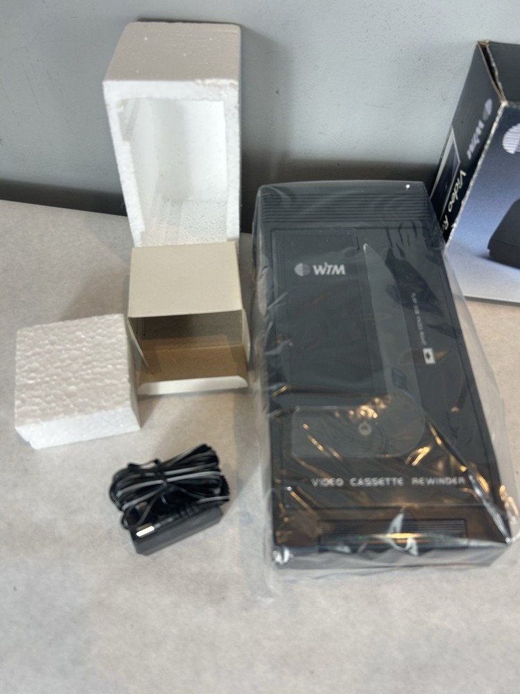 WTM VHS Video Rewinder with AUTO STOP & EJECT Model 911A AC Powered New Box