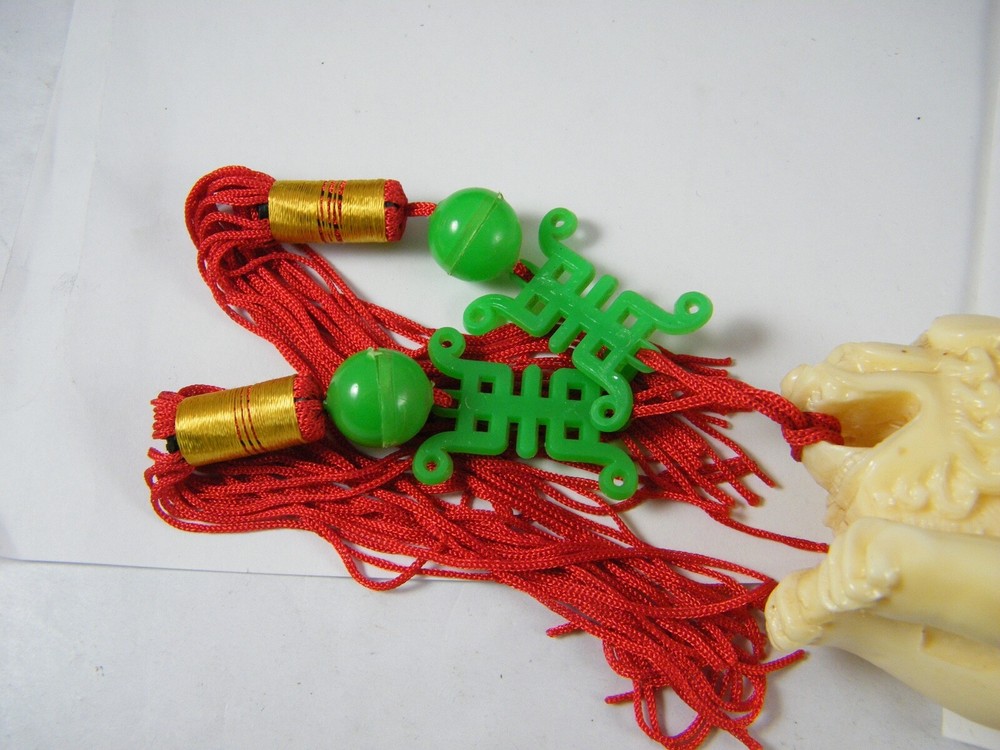 ORNATE PLASTIC SAMURAI SWORD WITH FOO DOG HANDLE AND STAND