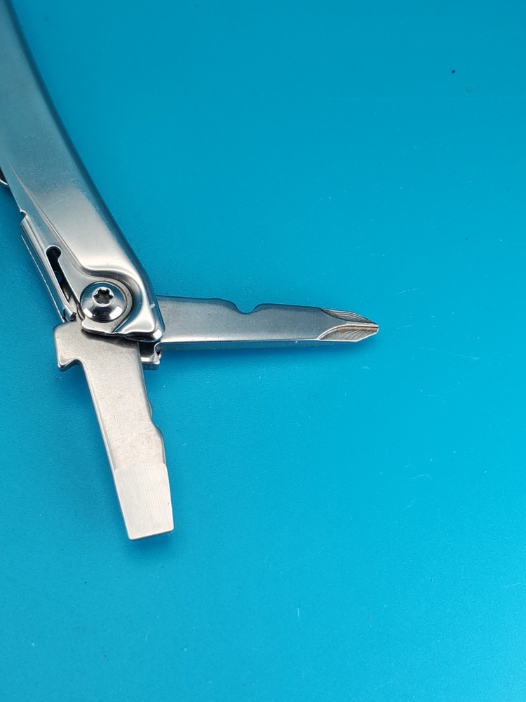 Leatherman Rev 3.8" Multi-Tool, Stainless!