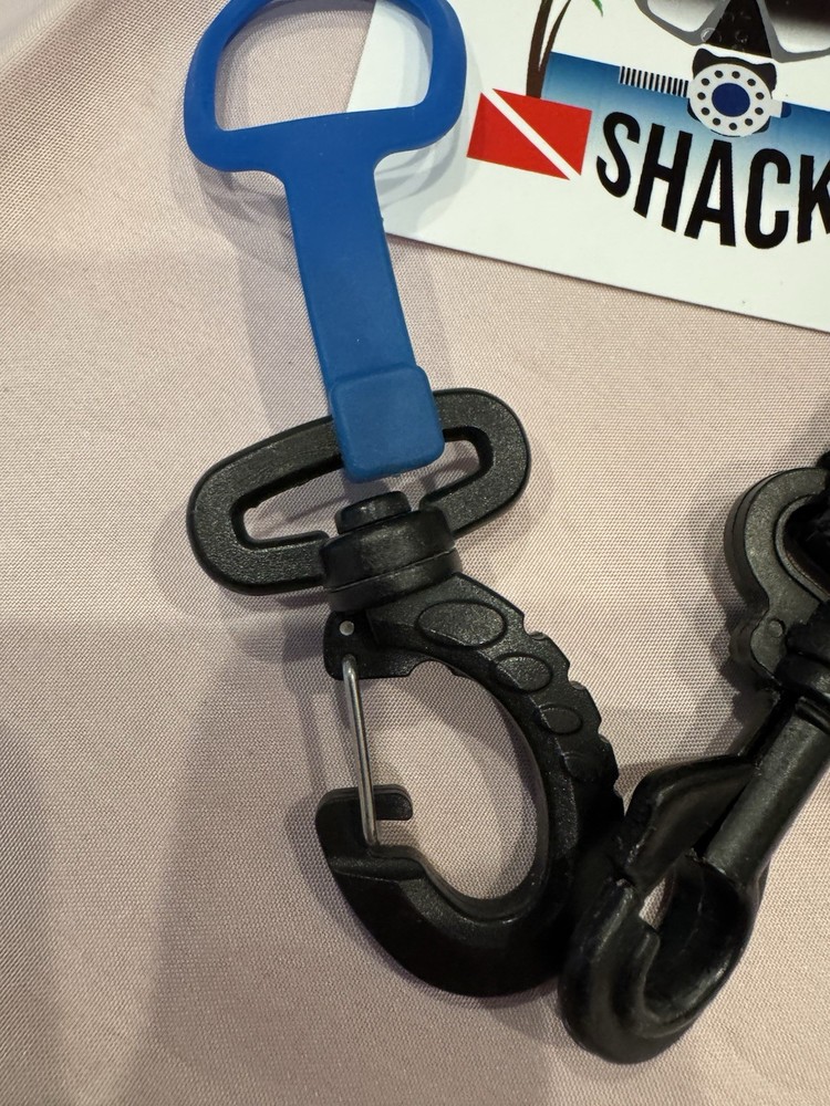 SCUBA REGULATOR / 2 ACCESSORY CLIP NICE!