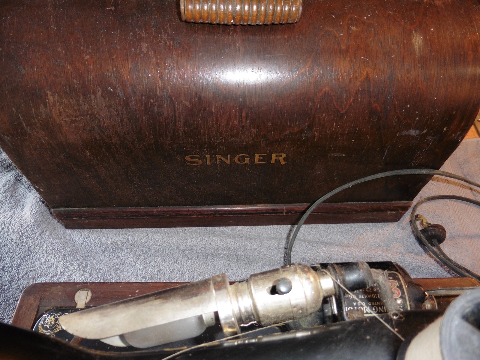 Vintage Singer Sewing Machine Serial# AB670423 BU7 Sewing Motor