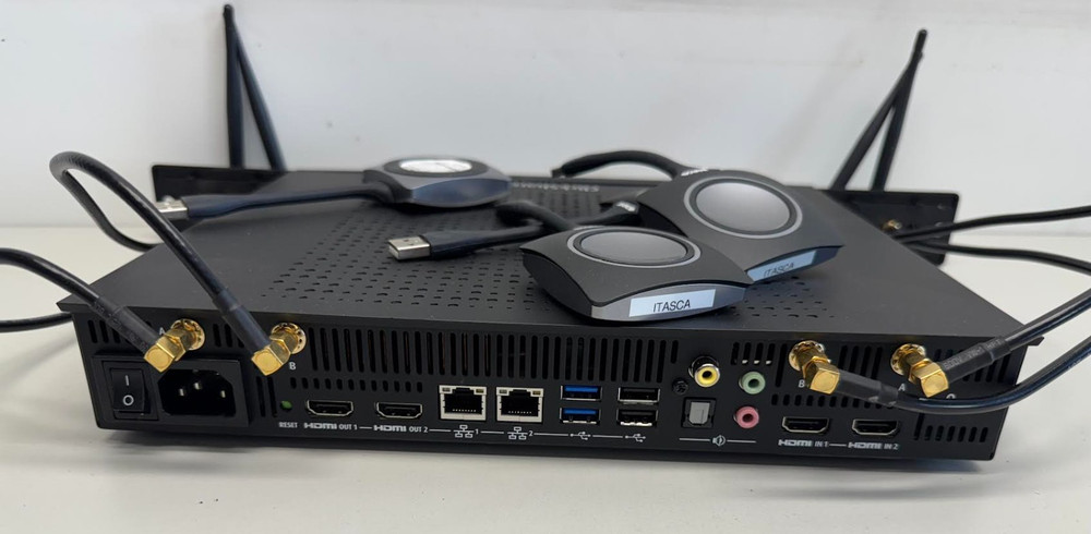 Barco ClickShare CSE-800 | 8 Users Wireless Presentation Collaboration System