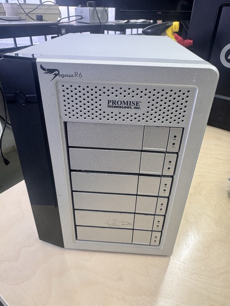 Promise Pegasus R6 Thunderbolt 2 RAID Storage 6-Bay Enclosure