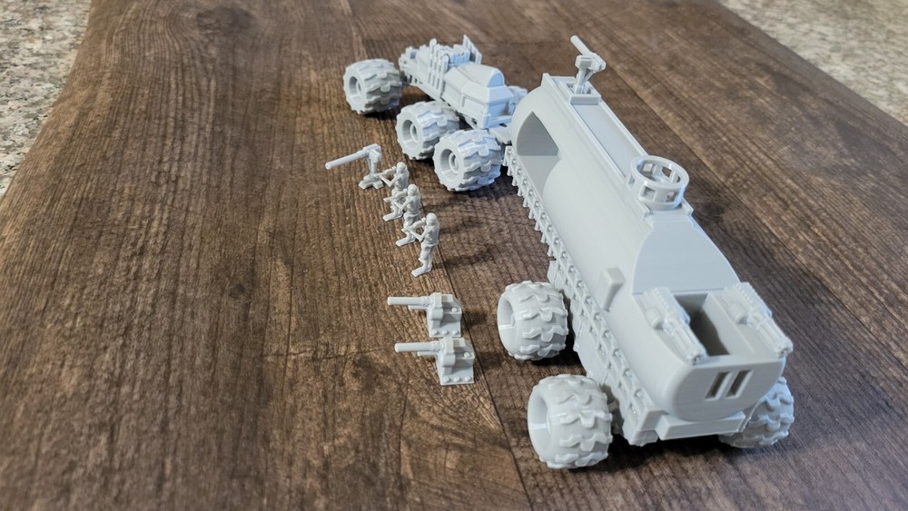 BIG HUGE WAR RIG, 3d printed. Wheels do roll.