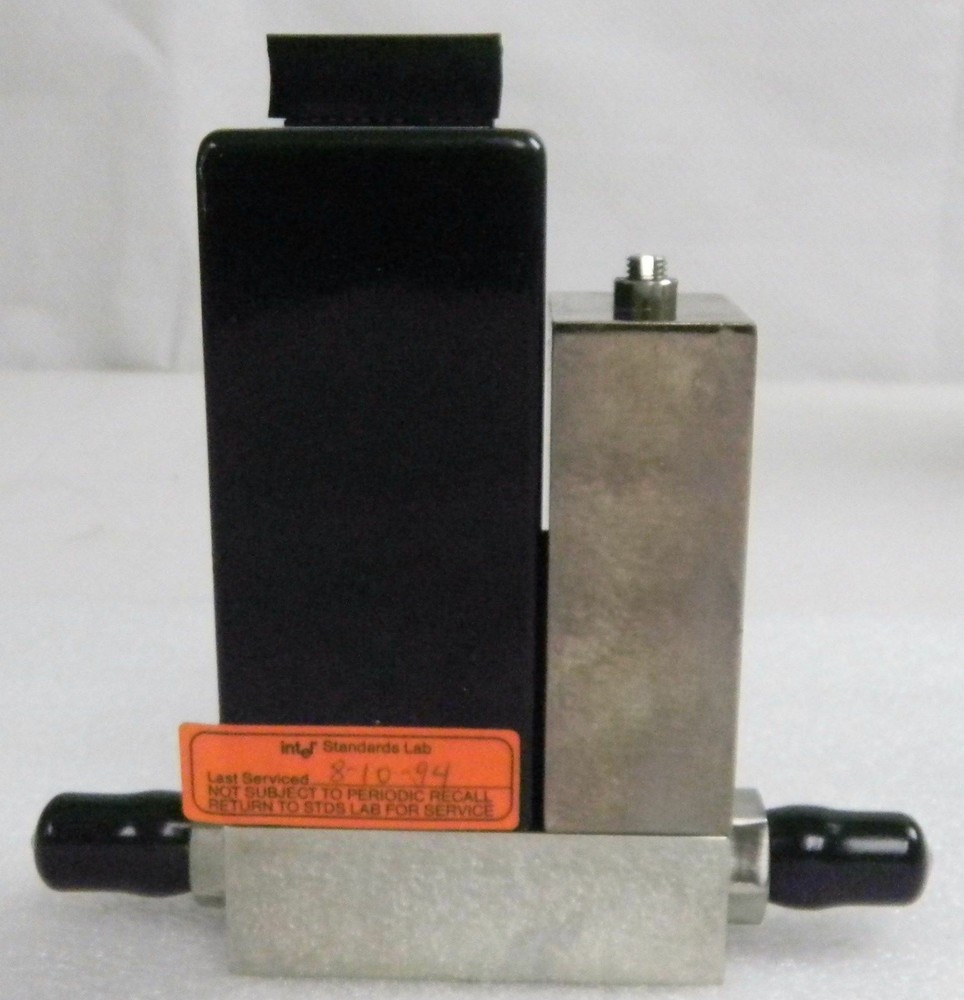 Unit UFC-1500A, Mass Flow Controller, Gas- CCL2F2, Range- 200 CC, 1/4" M I/O