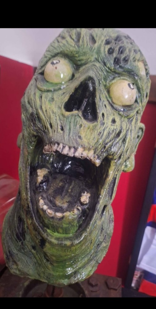 Full Size Zombie Rubber Head Display