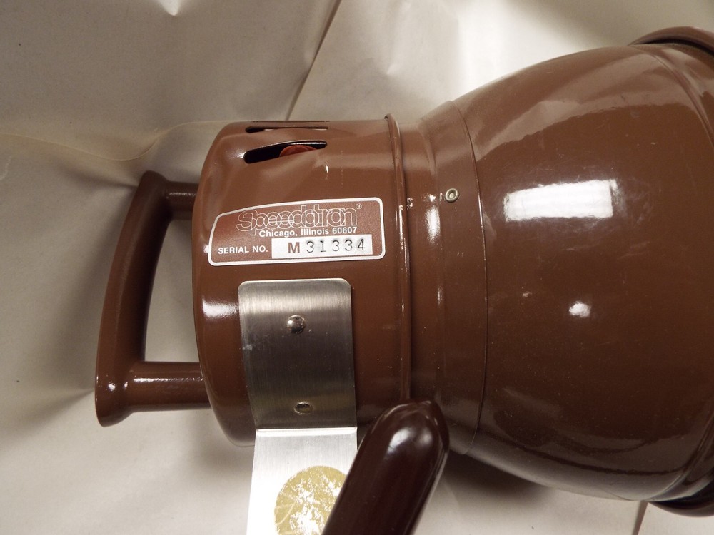 Speedotron Universal Strobe Light Unit Model M11 Reflector 7" Bulb Untested #2