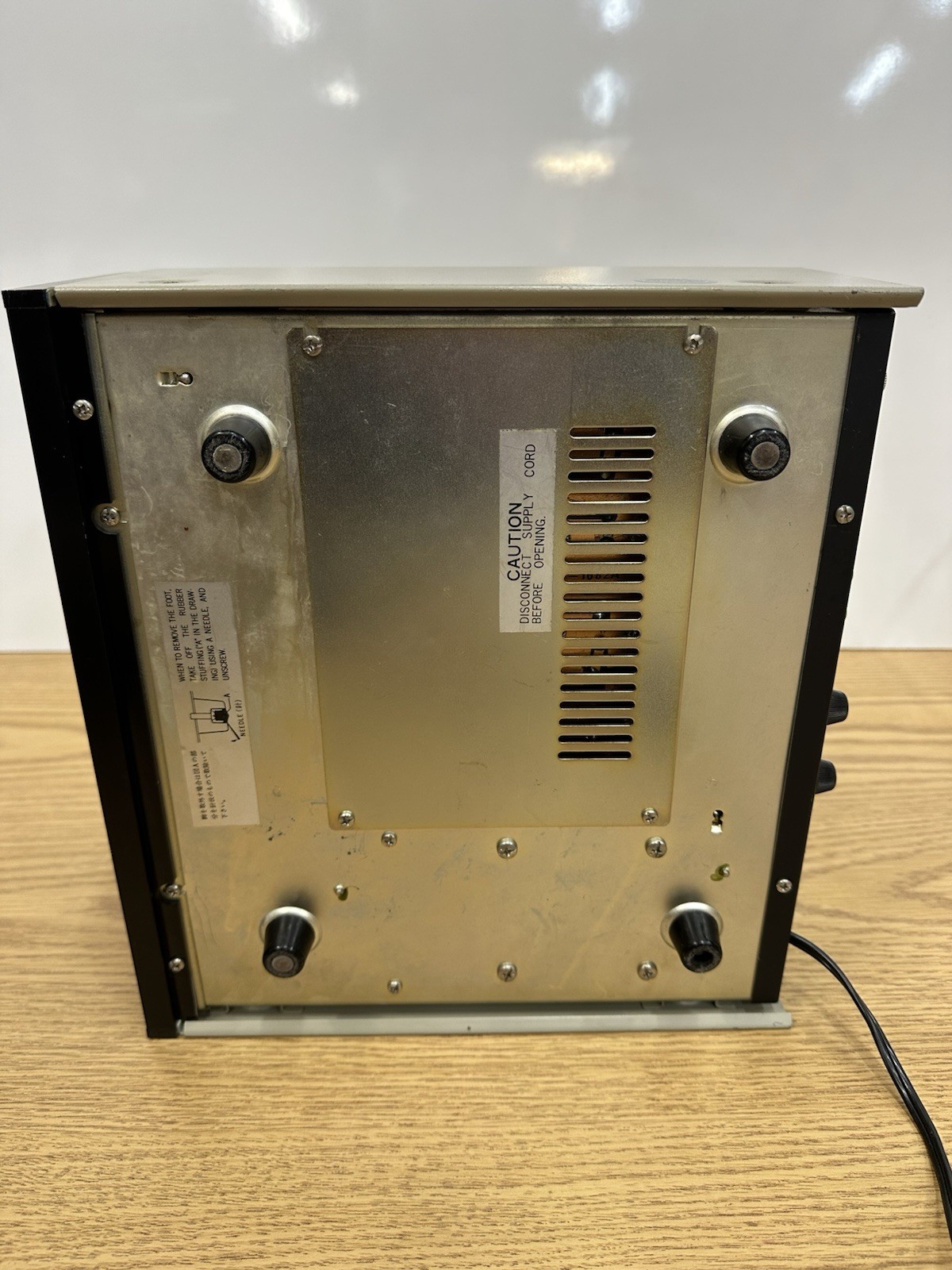 Nice Sansui AU-222 Integrated Stereo Amplifier Turns On, UNTESTED. *Read