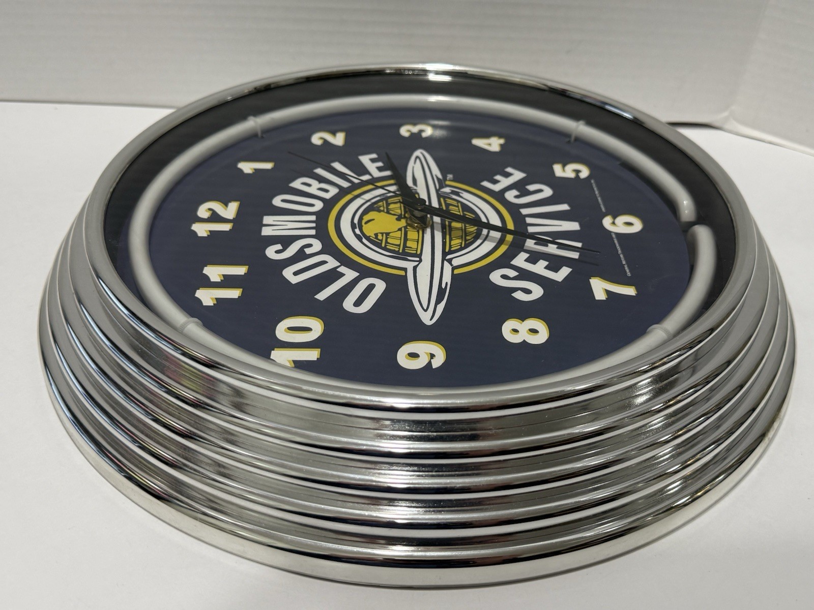 General Motors Oldsmobile Service 15" Neon Sign Clock 8OLDSM Working