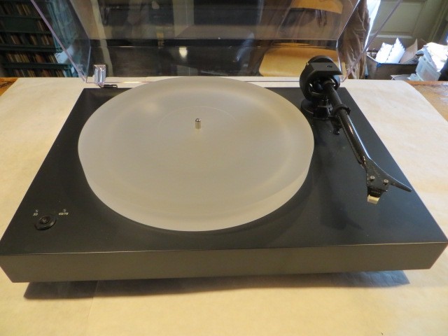 Pro-Ject X2B Turntable, Original Box, Very Clean