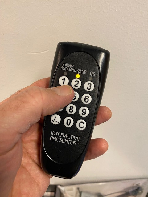 INTERACTIVE PRESENTER VOTING DEVICE