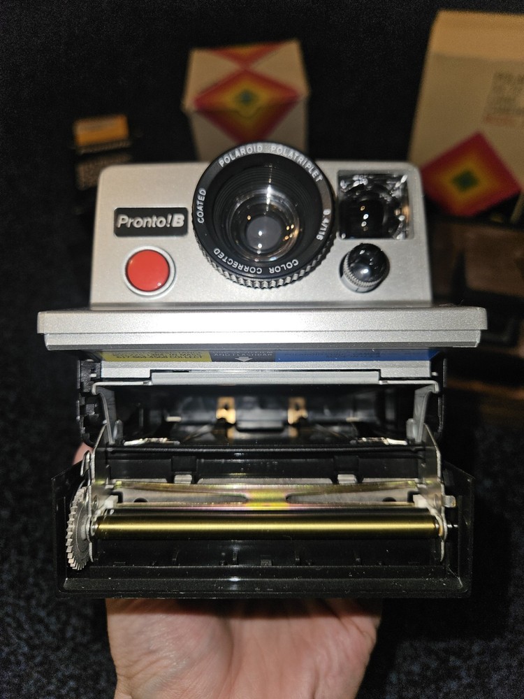 Polaroid SX-70 Land Camera Model 3 & Polaroid Pronto! B Untested