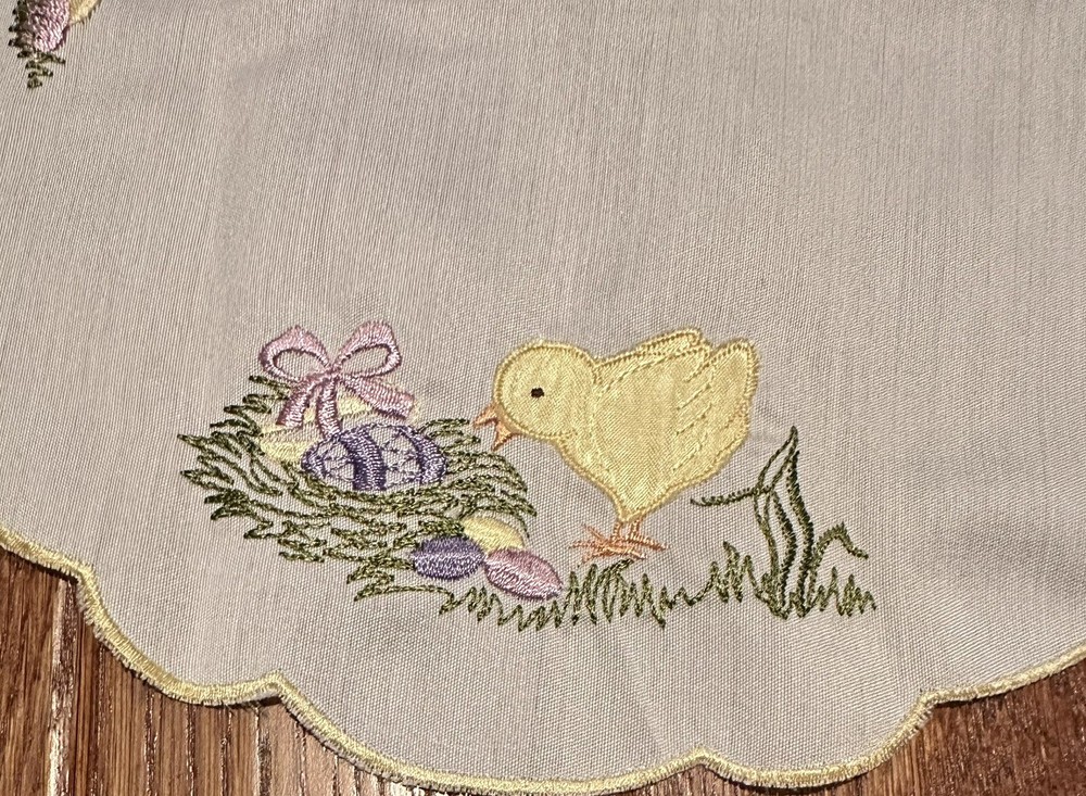 Embroidered Easter Chick, Easter Egg Scalloped Edge Doily *READ*