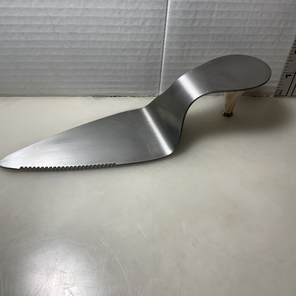 Pampered Chef High Heel Cake Server .