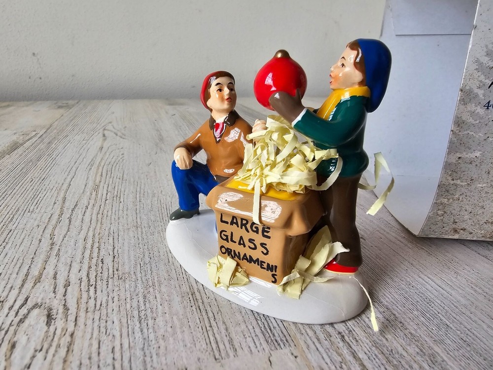 Dept 56 holiday helper 4036572