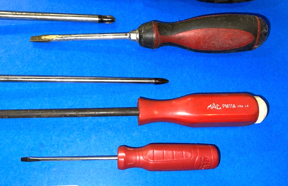 MAC TOOLS 9 PIECE ASSORTED SCREWDRIVER SET & BIT DRIVER